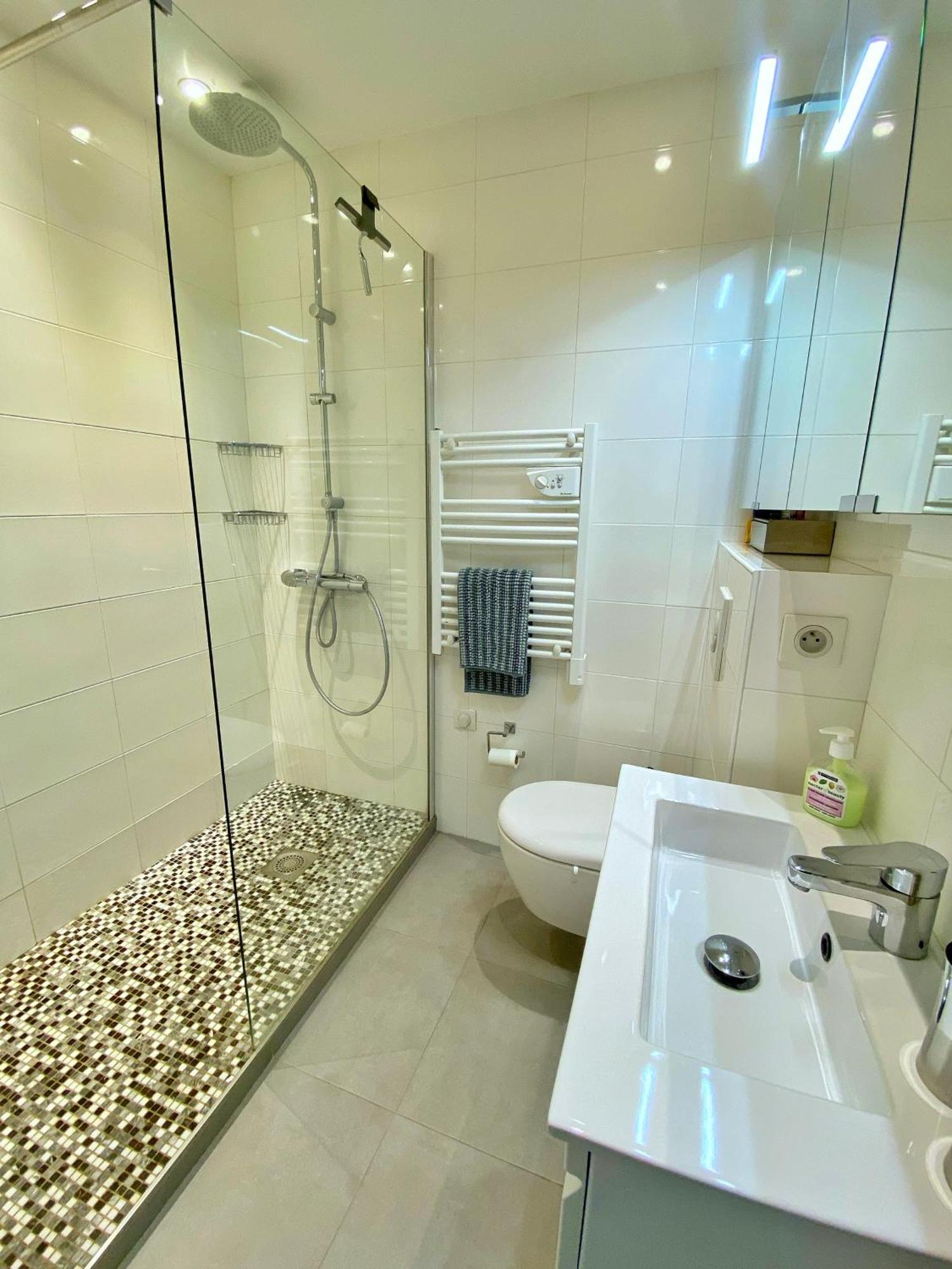 Ferienwohnung Sea View Studio, Huge Terrace On The 4Th Floor Menton Exterior foto